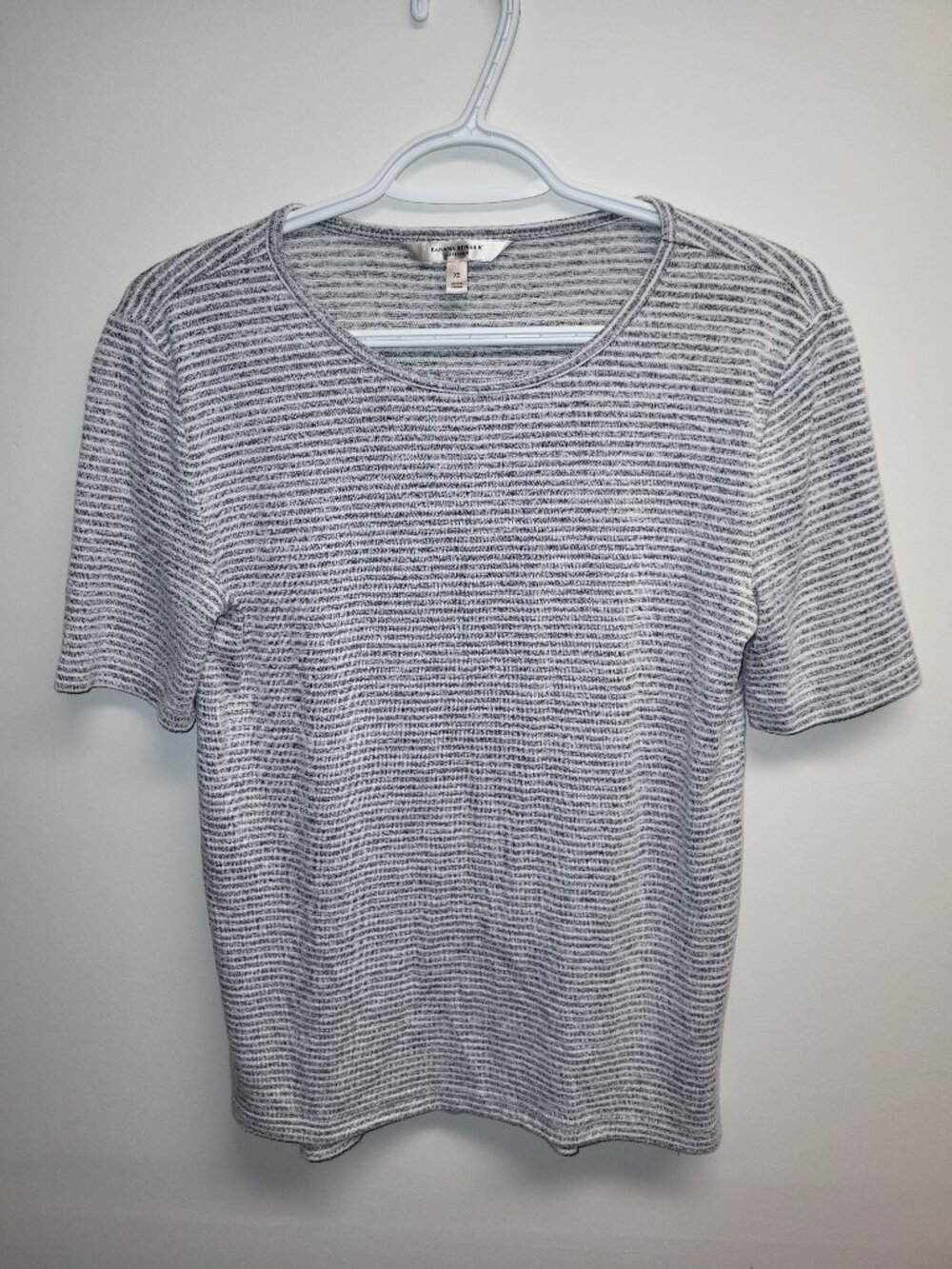 Banana Republic LuxeSpun Gray White Striped Short Sleeve Top XS